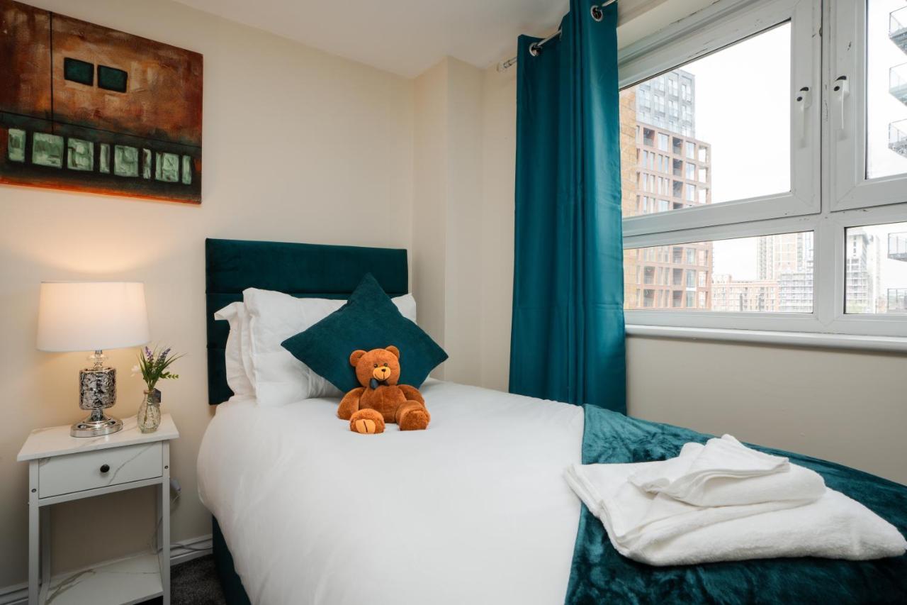 Stylish 2 Bed Flat * Манчестер
