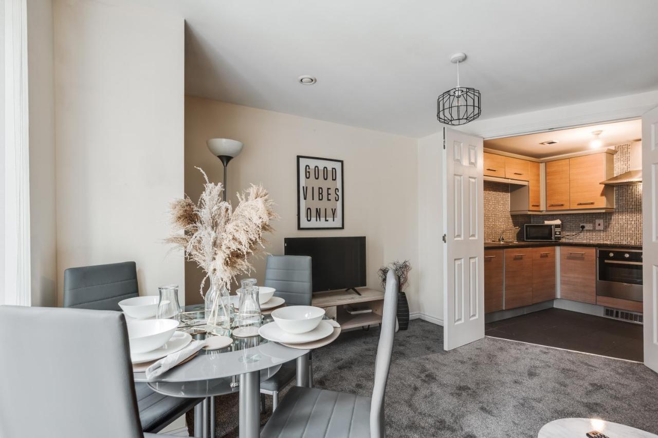 Stylish 2 Bed Flat Апартаменты